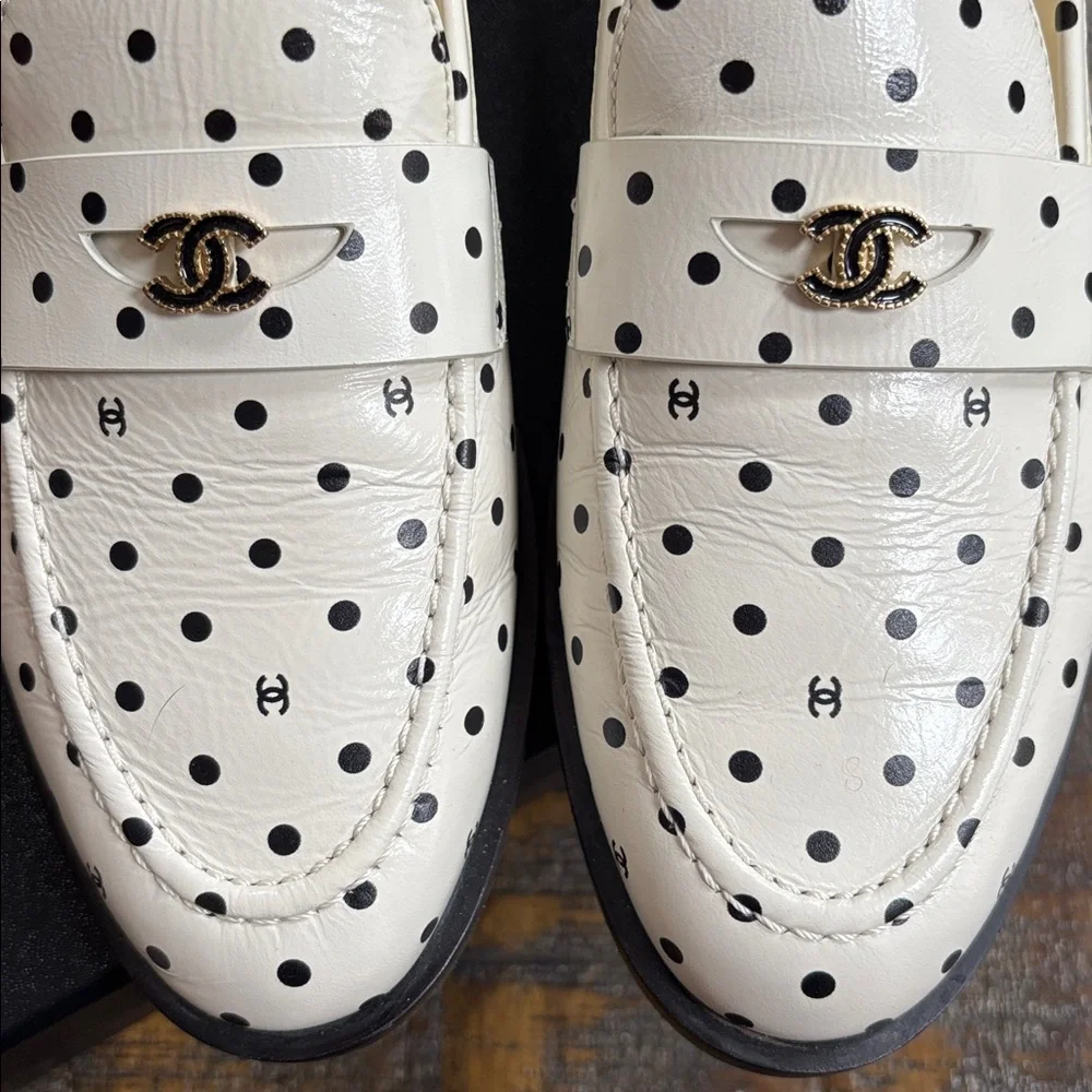 Chanel ICONIC White Polka Dot Women’s Loafers - Picture 3 of 6